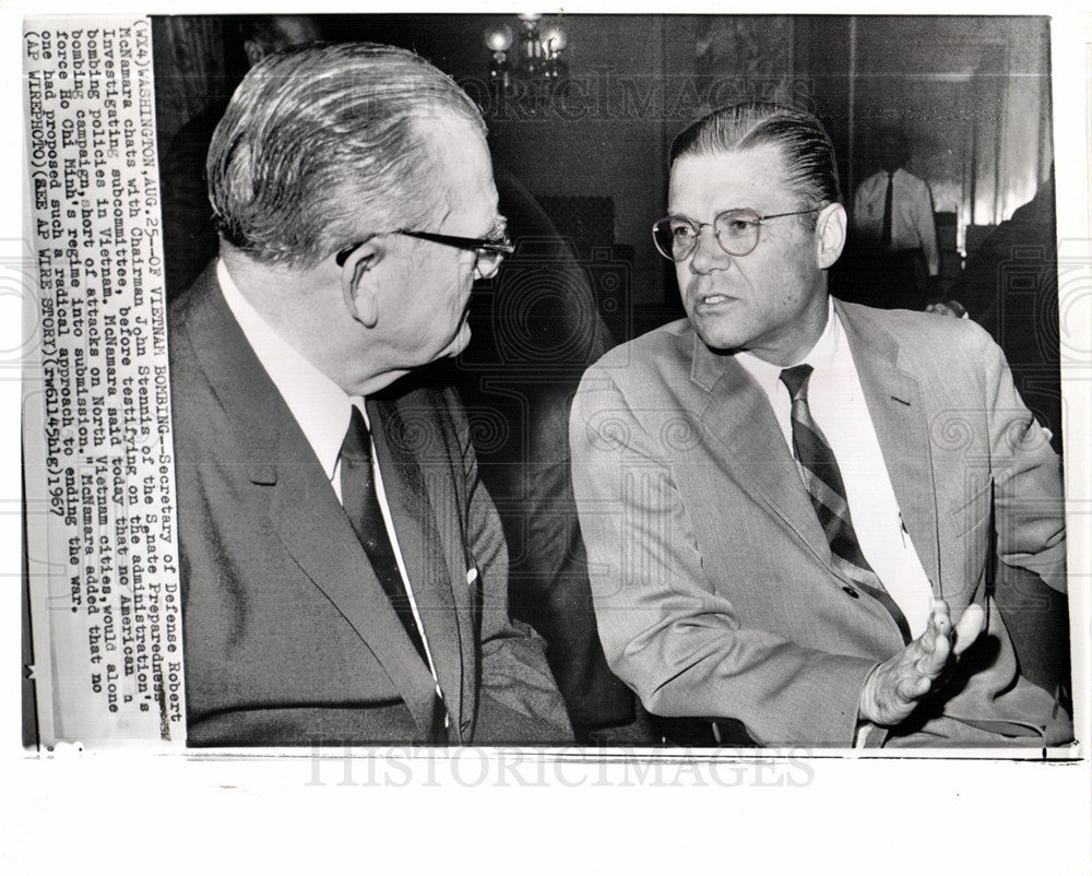 1967 Press Photo Robert McNamara US Secretary Defense - Historic Images