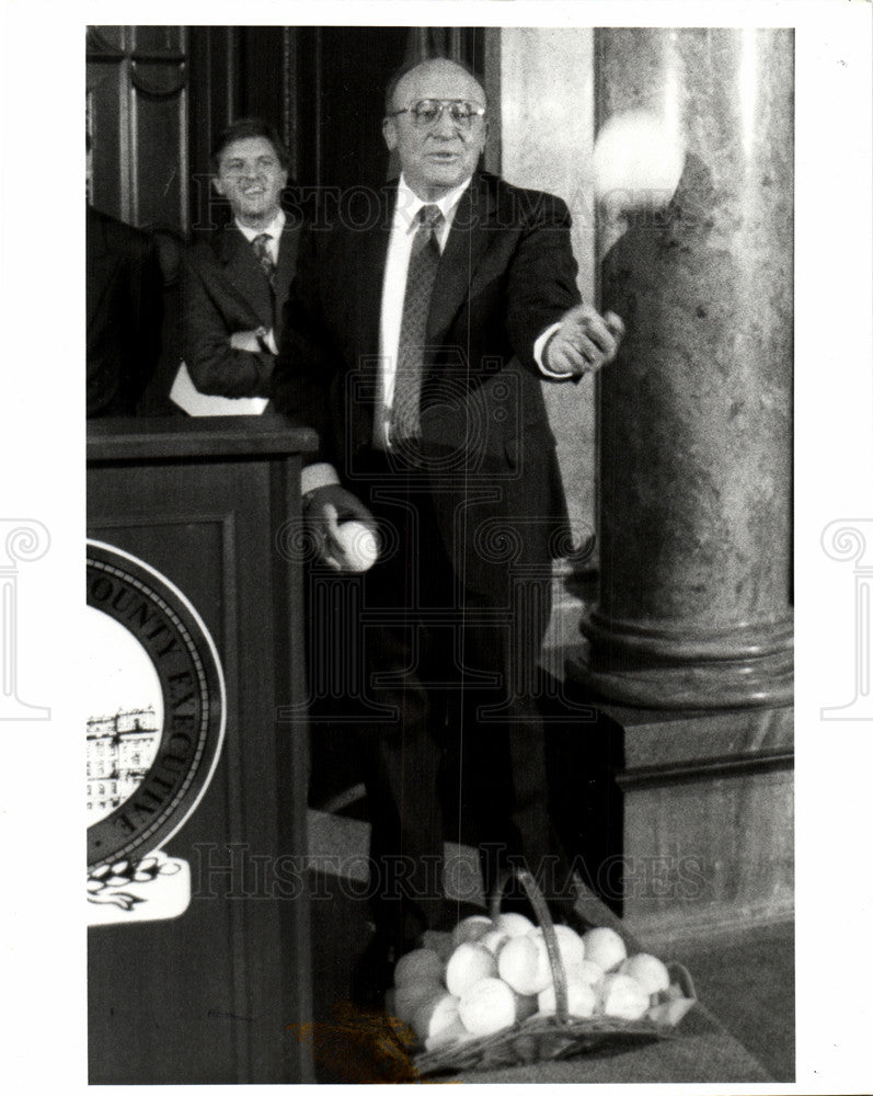 1991 Press Photo Ed Mcnamara, softball, conference - Historic Images