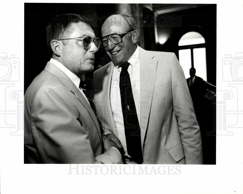 1988 Press Photo Edward H. McNamara, harper woods Mayor - Historic Images