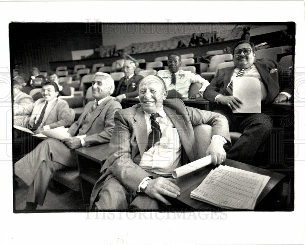 1987 Press Photo Ed McNamera Executive Officer - Historic Images