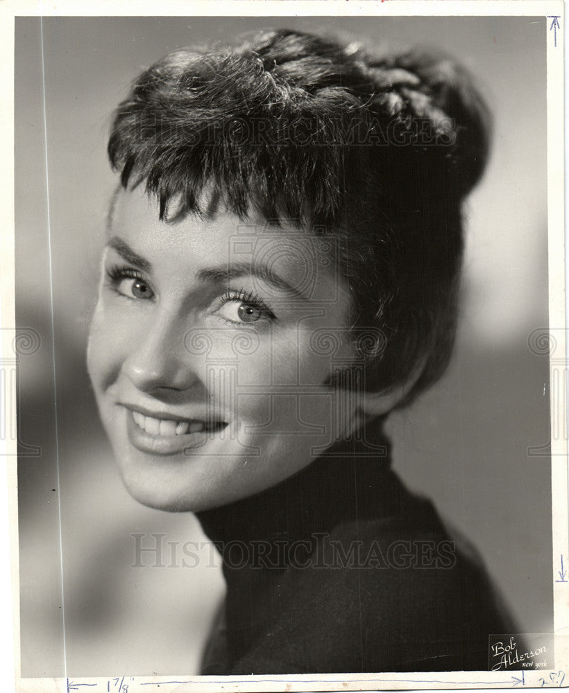 1957 Press Photo Actress Betty McNamara Singer Screen - Historic Images