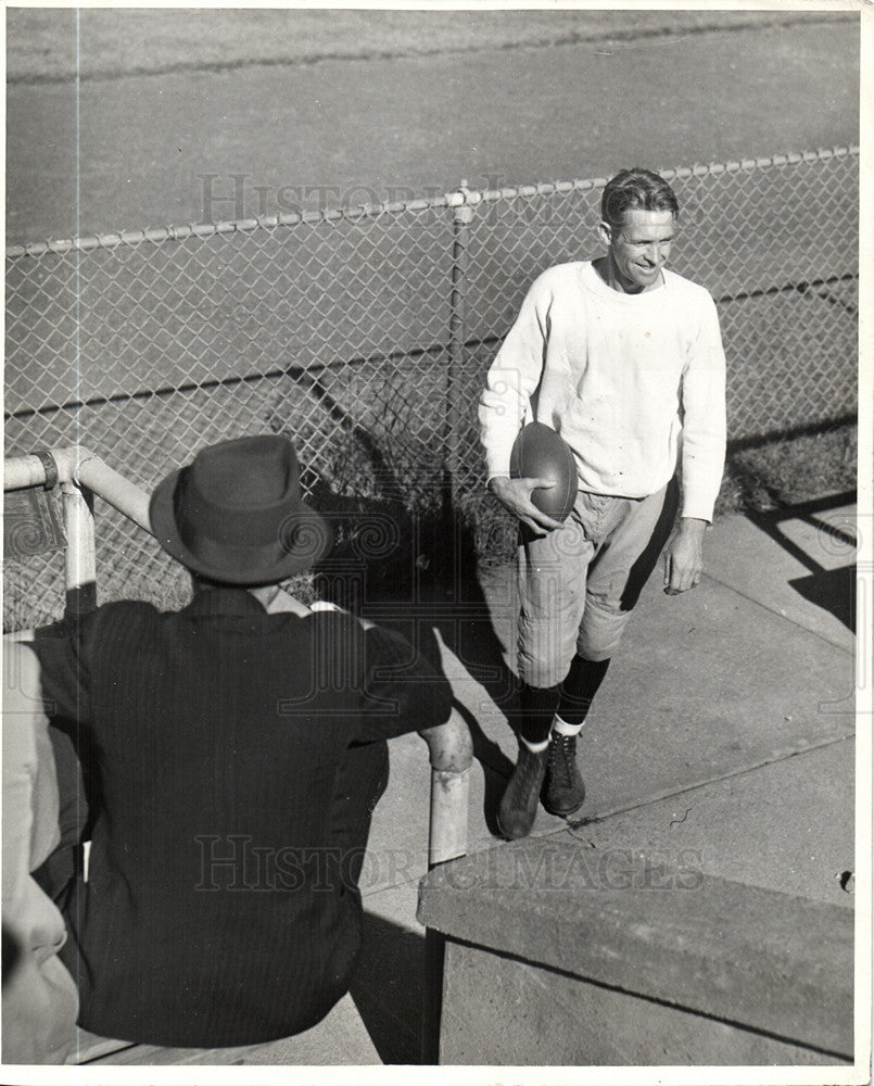 1937 Press Photo Vince McNally Football Coach Villanova - Historic Images