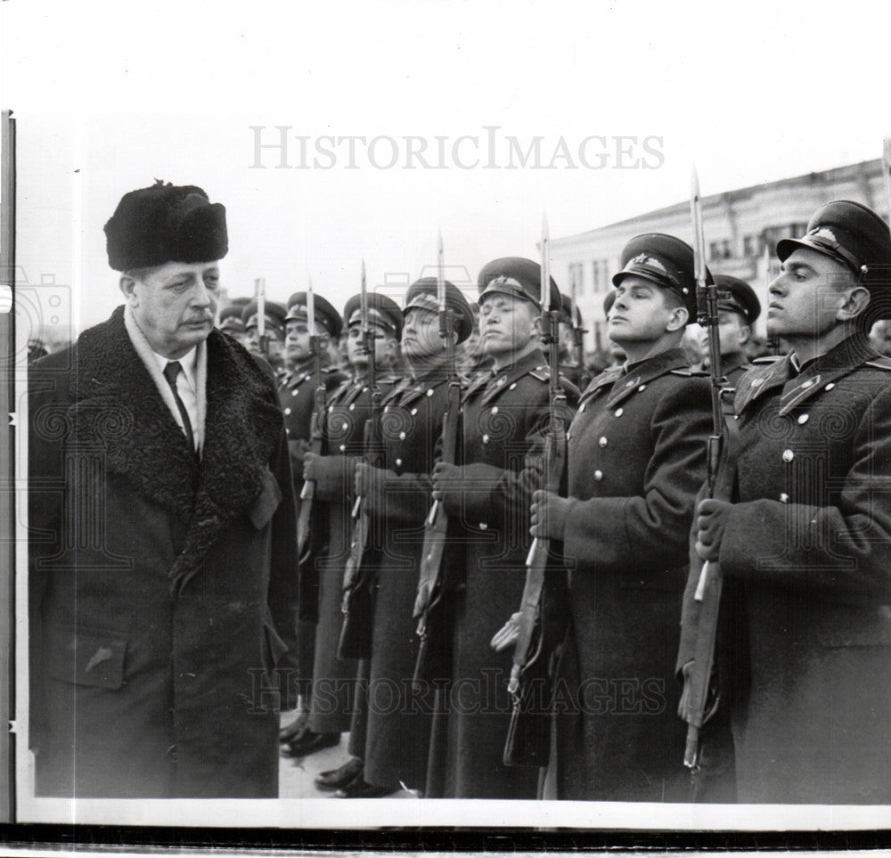 1959 Press Photo Macmillan Khrushehev West defense - Historic Images