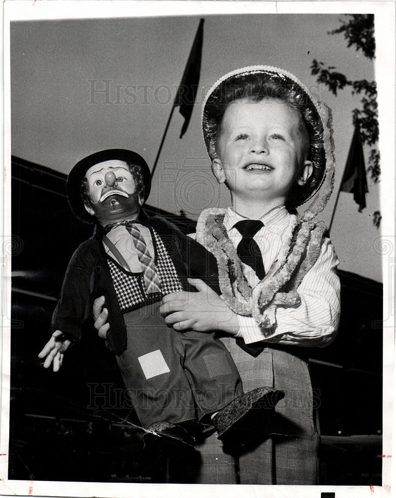 1957 Press Photo mcmellen child detroit - Historic Images