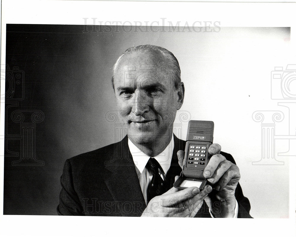 1990 Press Photo Larry Mclernon telecommunications ceo - Historic Images