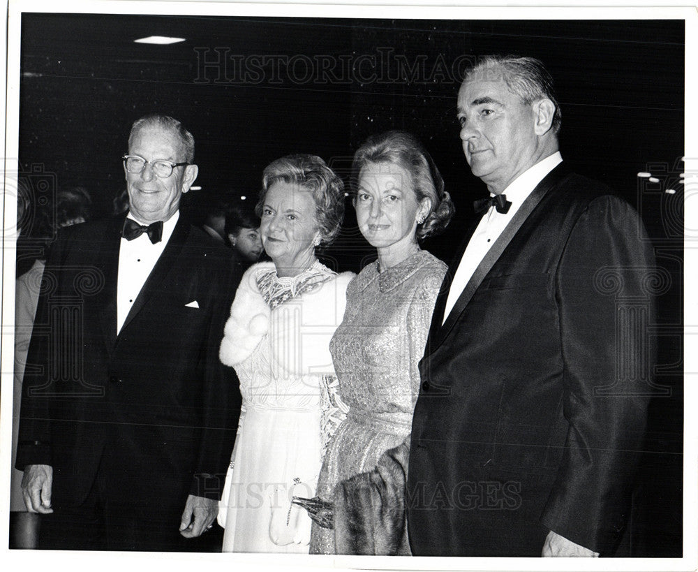 1967 Press Photo Wilbur Mack Paul Warco function - Historic Images