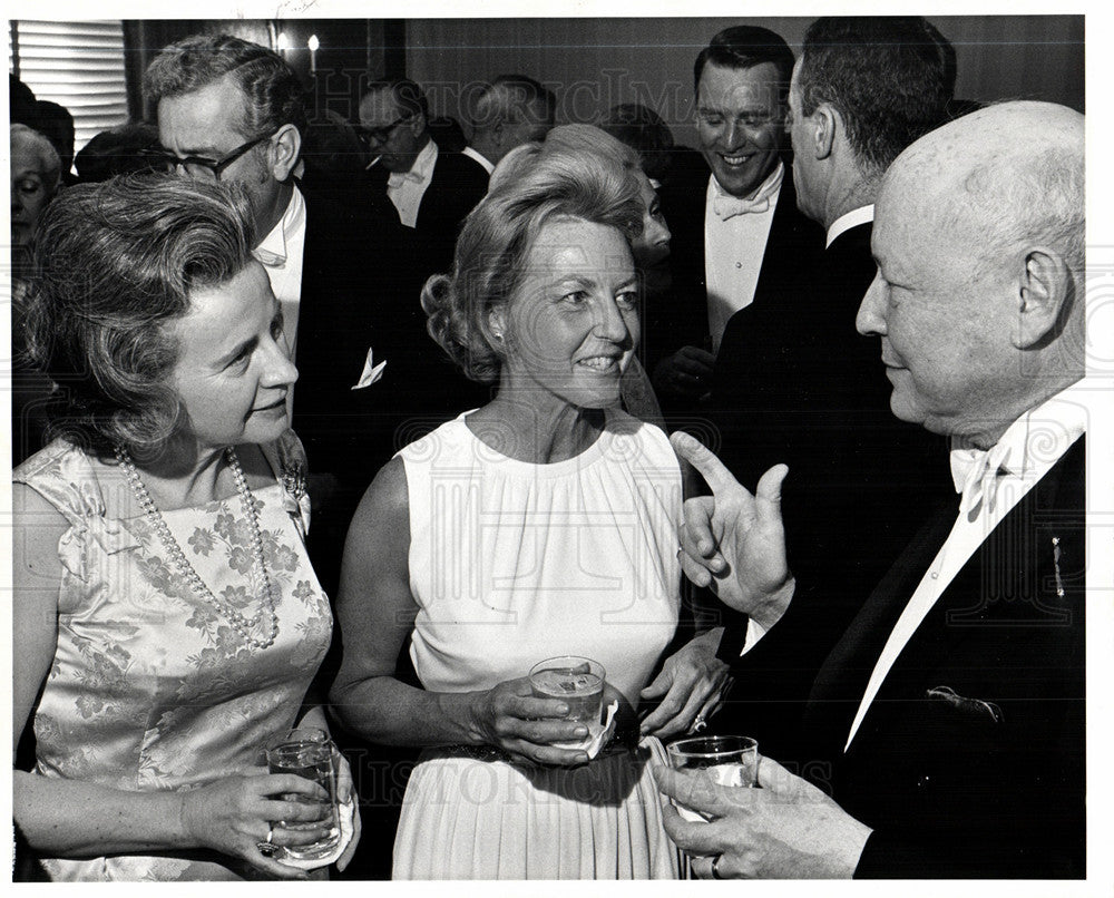 1969 Press Photo Wilbur Mach reception Francis Robinson - Historic Images