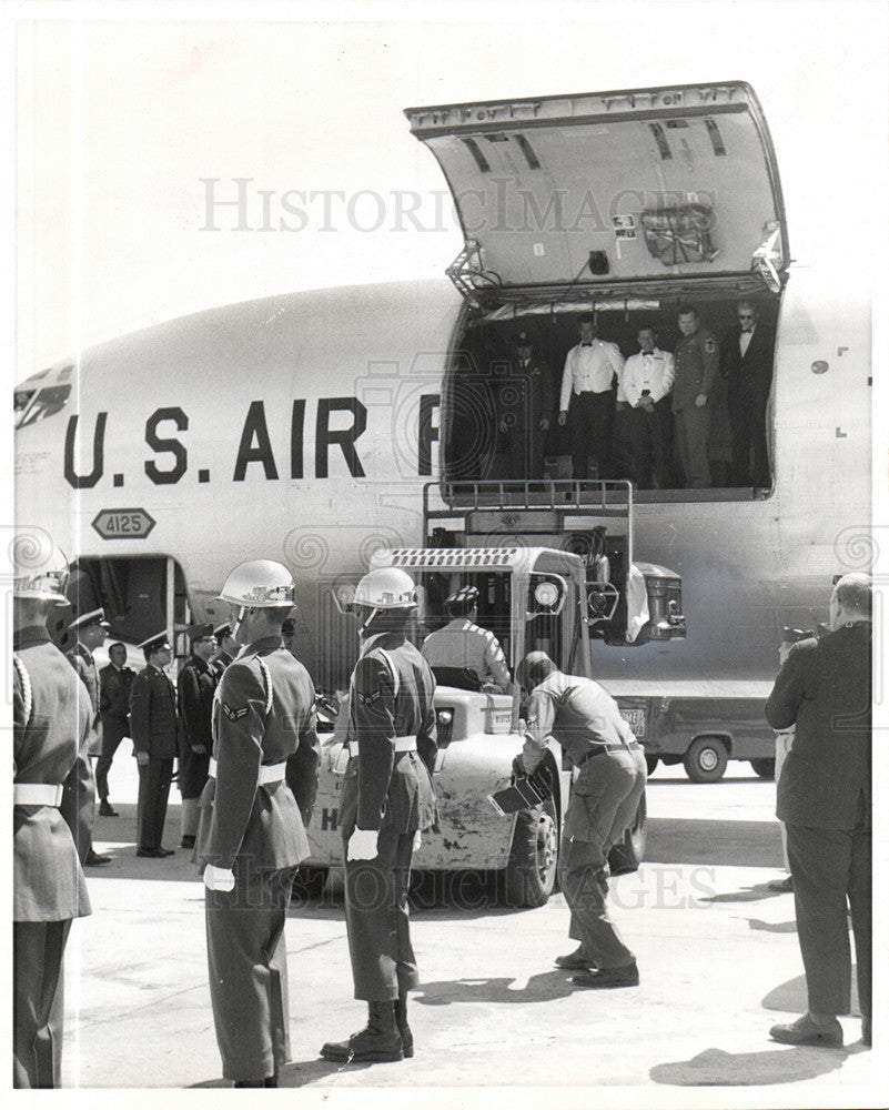 1966 Press Photo coffin Senator Patrick McNamara plane - Historic Images