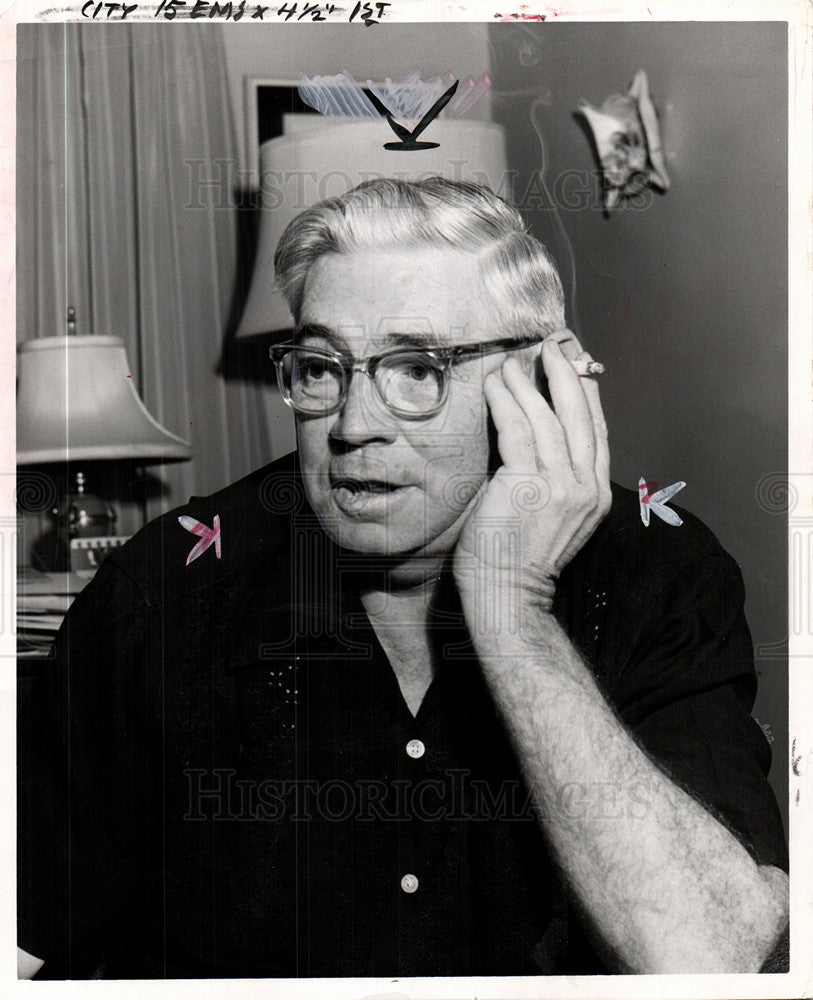 1954 Press Photo Pat McNamara not going to eat a word - Historic Images