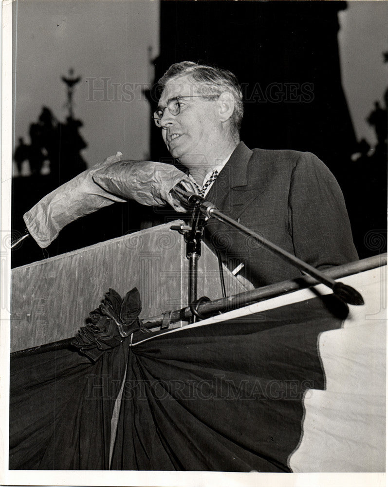 1948 Press Photo McNAMARA OPA rally patric director - Historic Images