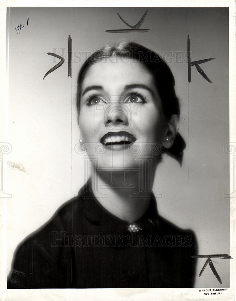 1951 Press Photo Maggie McNamara Moon Blue - Historic Images