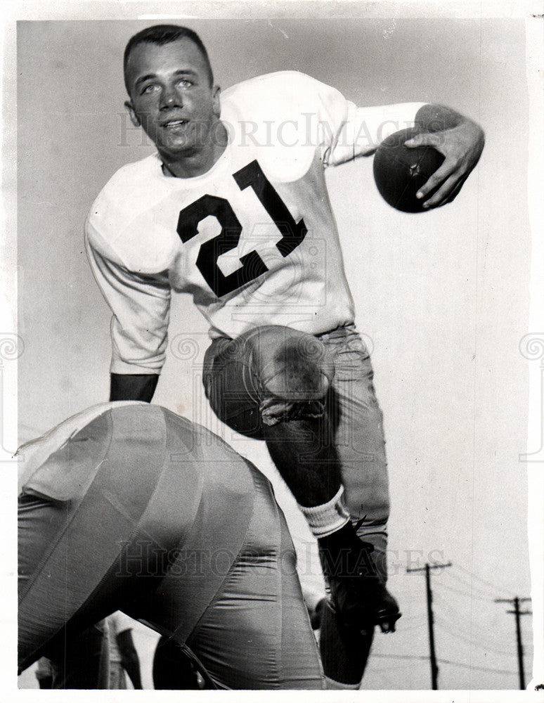 1958 Press Photo Jim MacMillan halfback lazy tackle - Historic Images