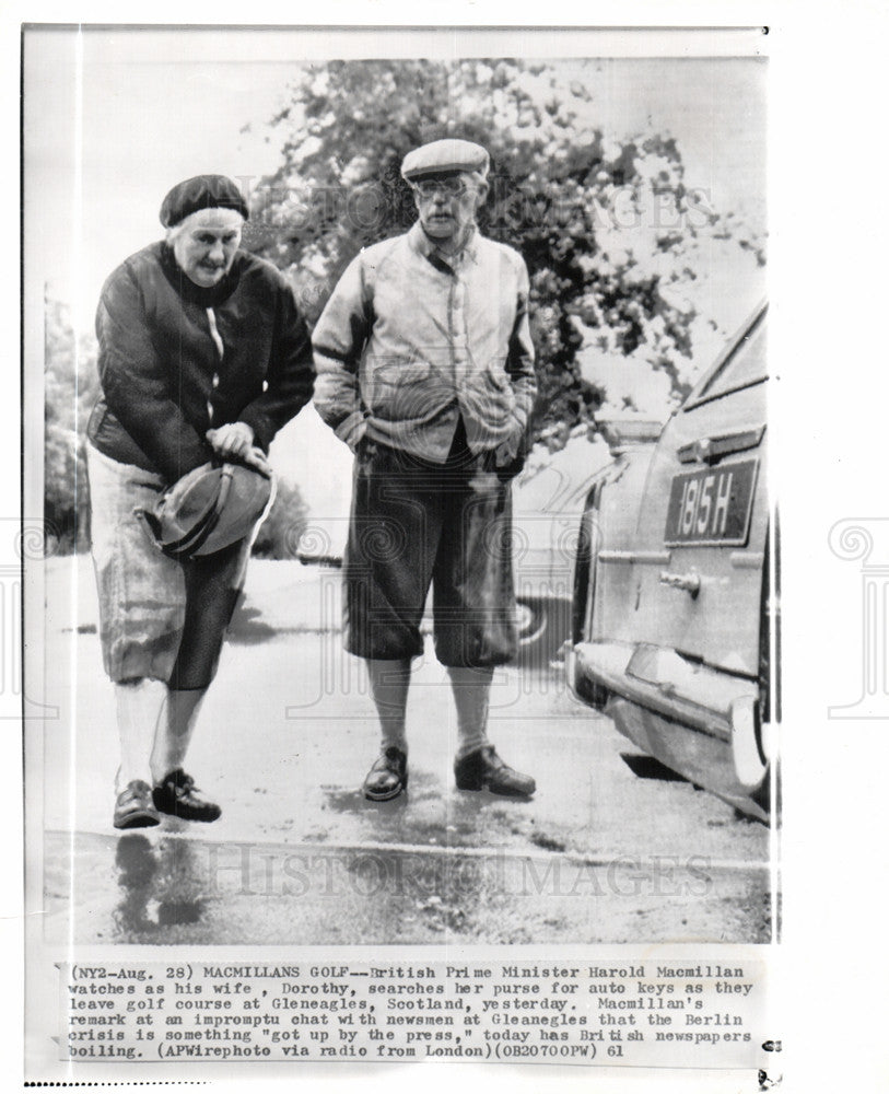 1961 Press Photo Harold Macmillan, Dorothy, golf course - Historic Images