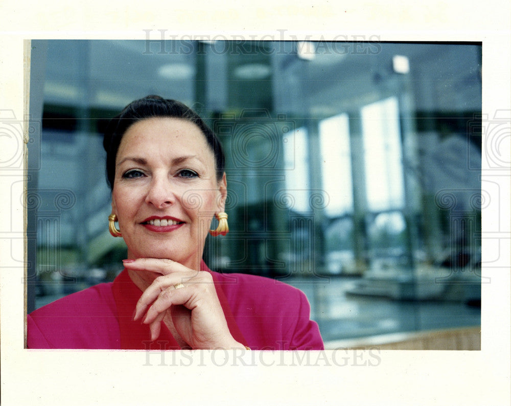 1992 Press Photo Maccardini,mall, somerset collection - Historic Images