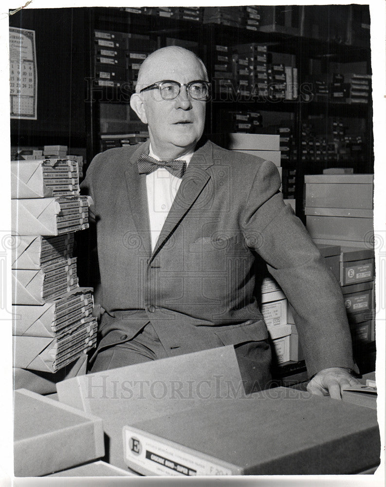 1959 Press Photo Arthur Maccauley stationary book store - Historic Images