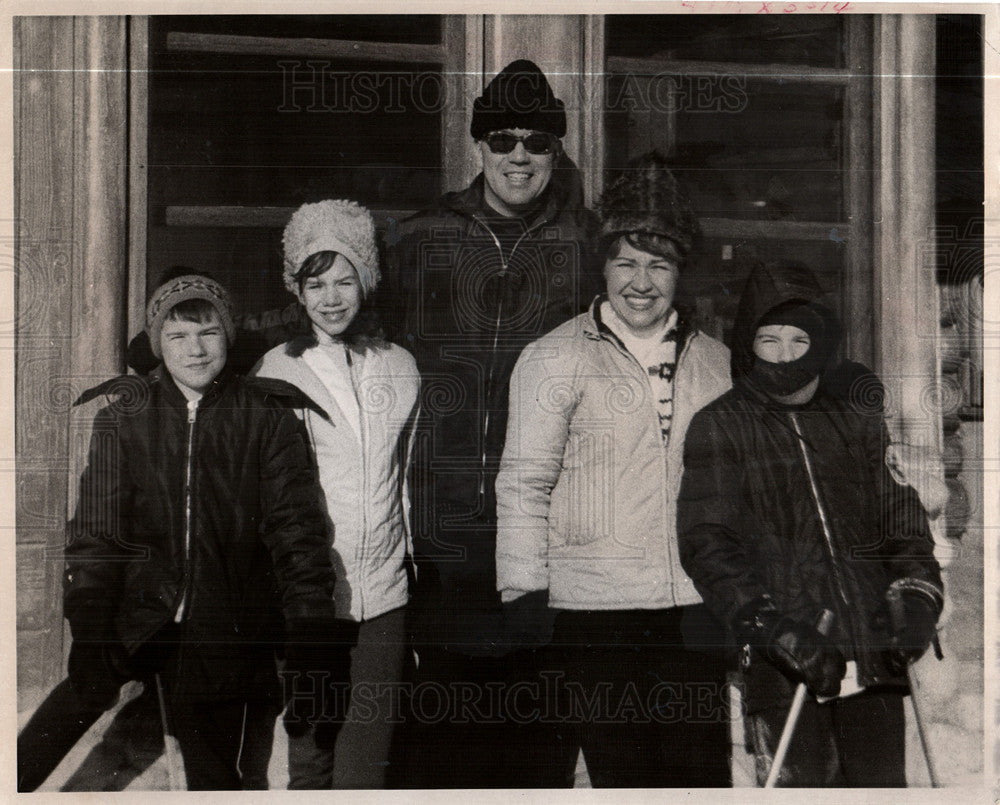 1966 Press Photo McWhirters ski Glenna - Historic Images