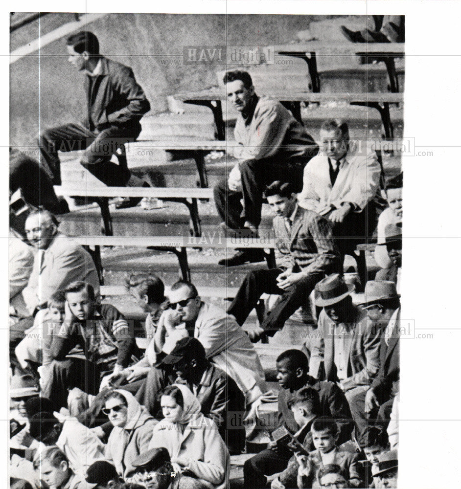 1961 Press Photo Fans Crowd Stadium Seats - Historic Images