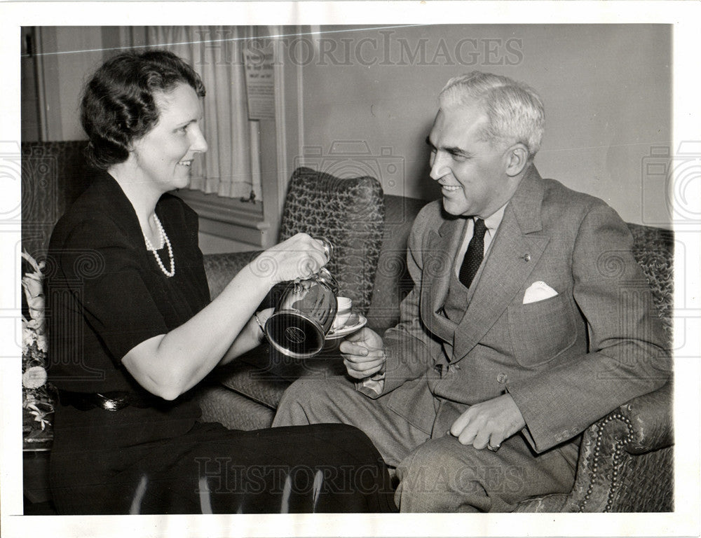 1939 Press Photo Paul McNutts Washington apartment - Historic Images