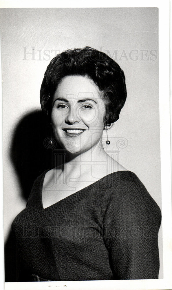 1962 Press Photo Doraleen McNelly Soprano - Historic Images