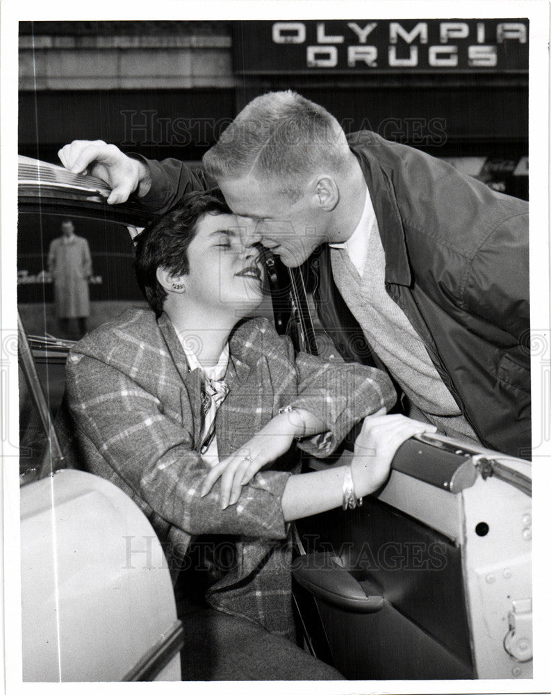 1957 Press Photo Billy McNeill Joan McNeil Olympia Drug - Historic Images