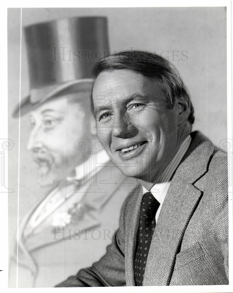 1975 Press Photo Robert MacNeil Edward the King series - Historic Images