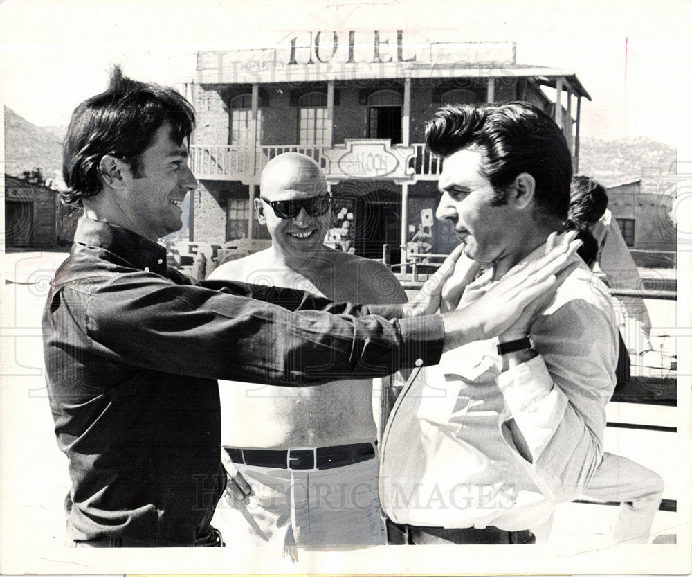 1969 Press Photo George Maharis Paul Pigerni pat-a-cake - Historic Images