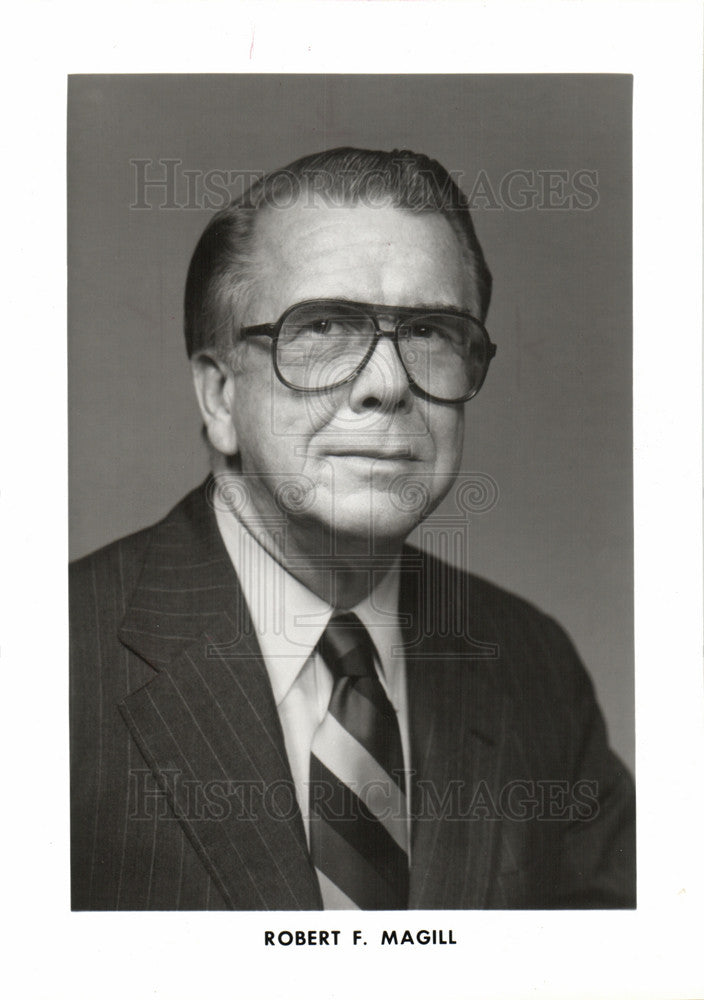 1982 Press Photo Robert F. Magill Vice president PR - Historic Images