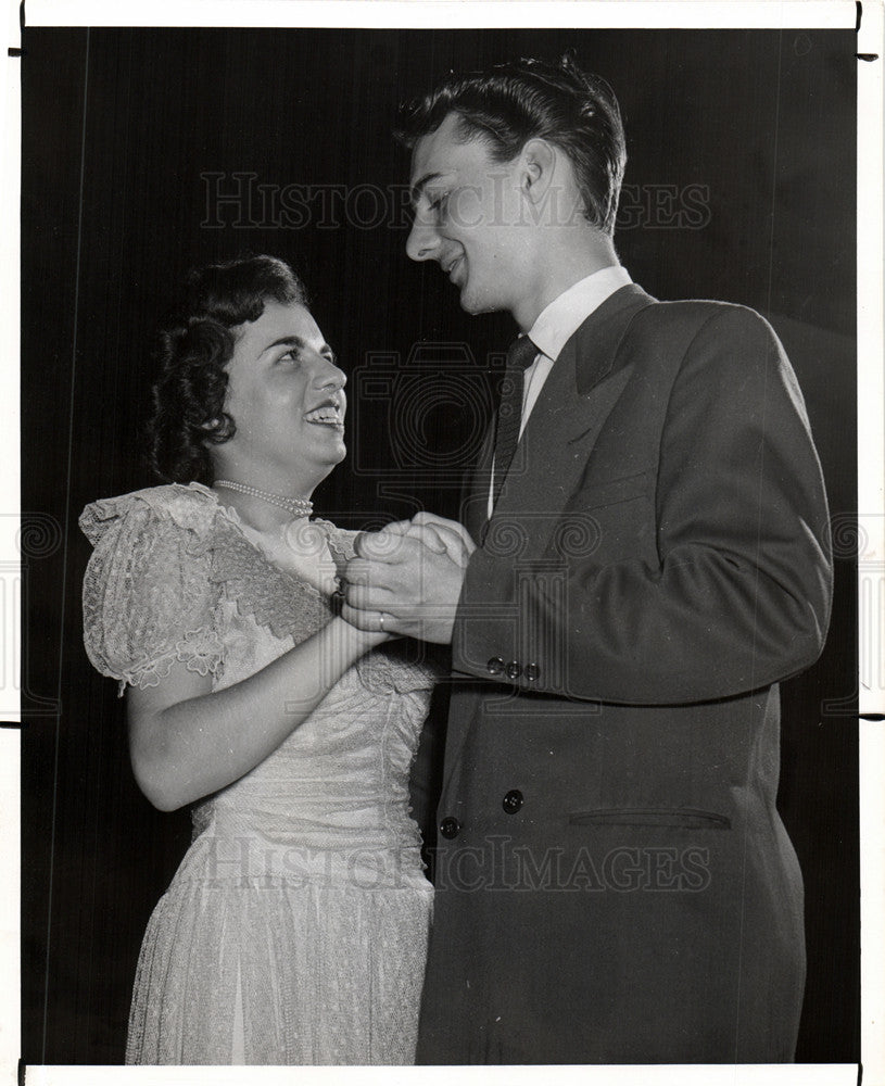 1950 Press Photo Anne Madion Bob Cooper Class Pres. - Historic Images