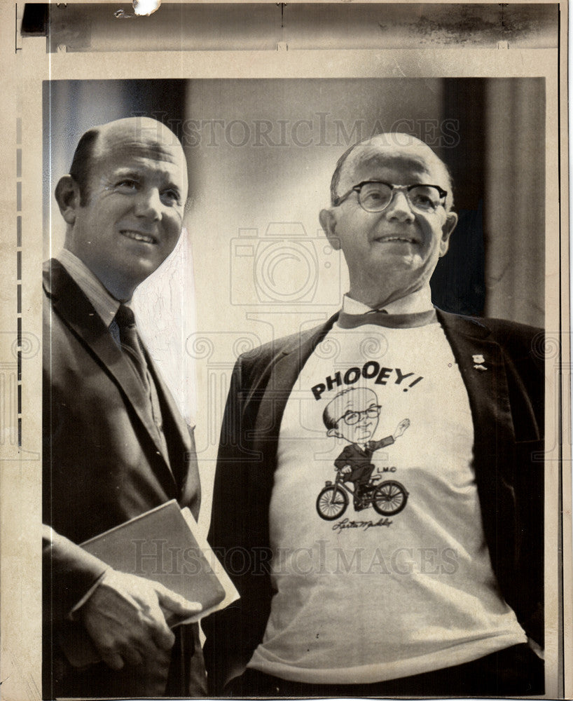 Press Photo LESTER WORK SHIRT ieutenant governor - Historic Images