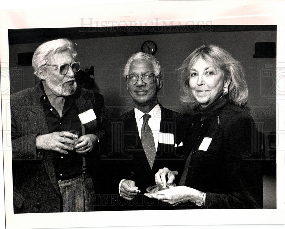 1989 Press Photo Gil Maddox Doctor - Historic Images