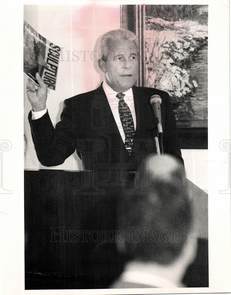 1988 Press Photo John Madden Detroit sculptor - Historic Images