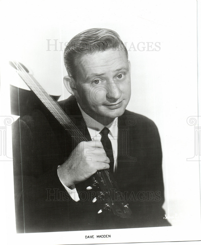 1965 Press Photo Dave Madden Canadian actor guitar - Historic Images