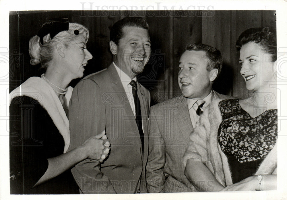 1957 Press Photo Couples Enjoy Party Gathering - Historic Images