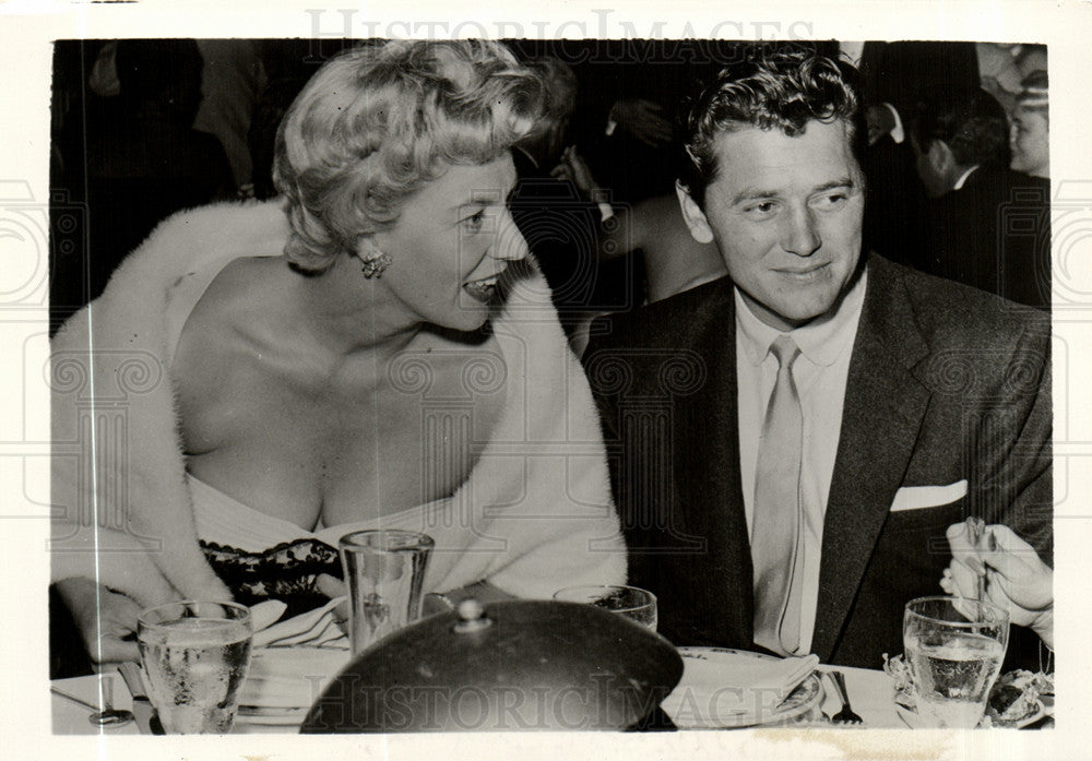 1954 Press Photo Couple Enjoys Evening Out - Historic Images