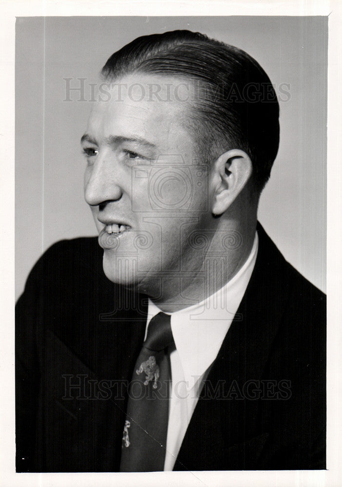 1952 Press Photo Walter Scotty Maconochie Lawrence Tech - Historic Images