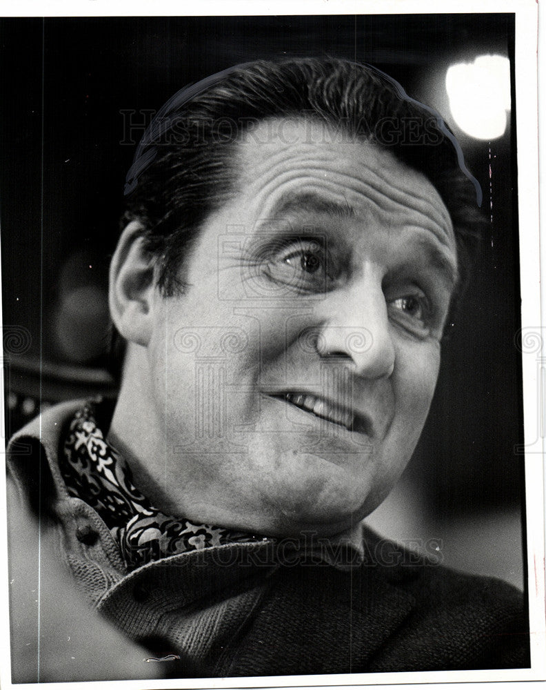 1975 Press Photo Patrick Macnee Absurd Person Singular - Historic Images