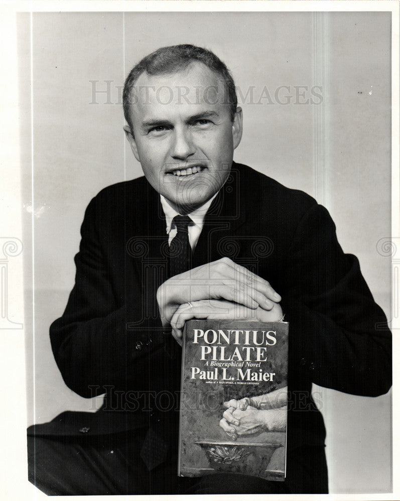 1969 Press Photo Paul L. Maier historical novelist - Historic Images