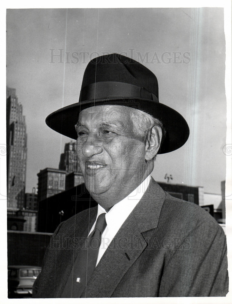 1958 Press Photo Chas  Mahoney - Historic Images