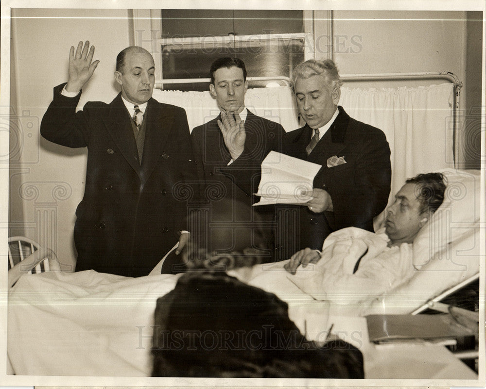 1935 Press Photo Detroit Receiving Court Judge Maher - Historic Images