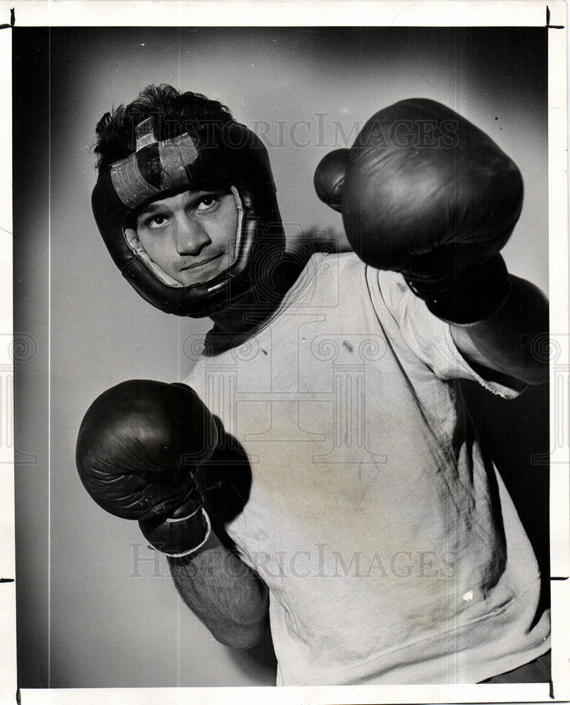 1947 Press Photo Tony Manos professional boxer gloves - Historic Images