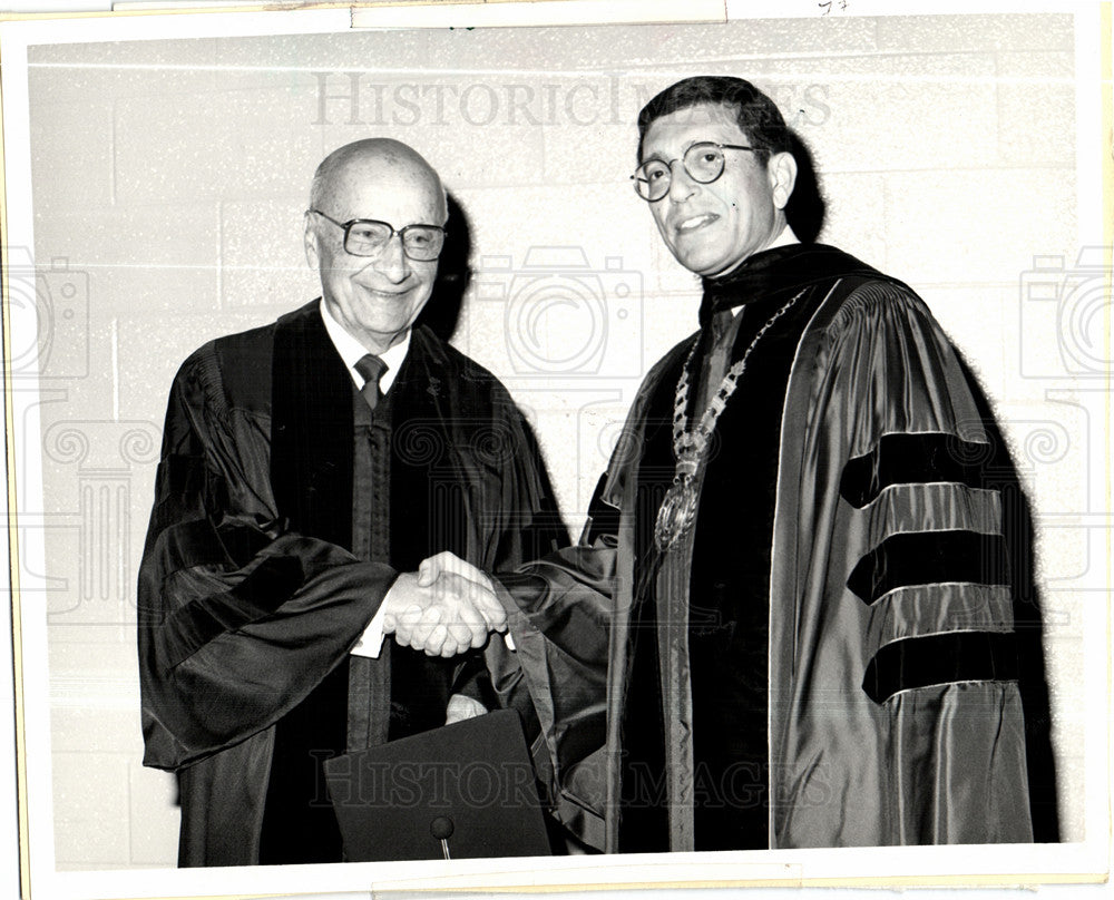 1985 Press Photo Alex Manoogian WSU Doctor Humane - Historic Images