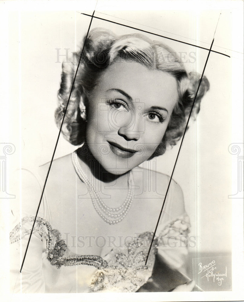 1945 Press Photo Lucille Manners singer - Historic Images