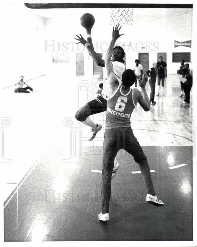 1982 Press Photo Cyrus Mann Player - Historic Images