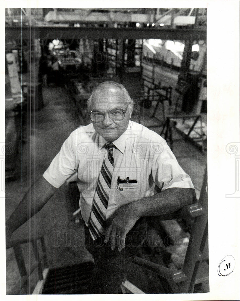 1985 Press Photo earl harper plant manager - Historic Images