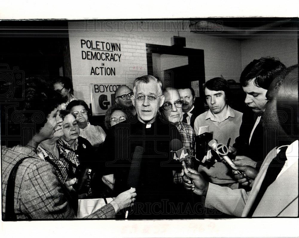 1981 Press Photo Father Joe expert media church - Historic Images