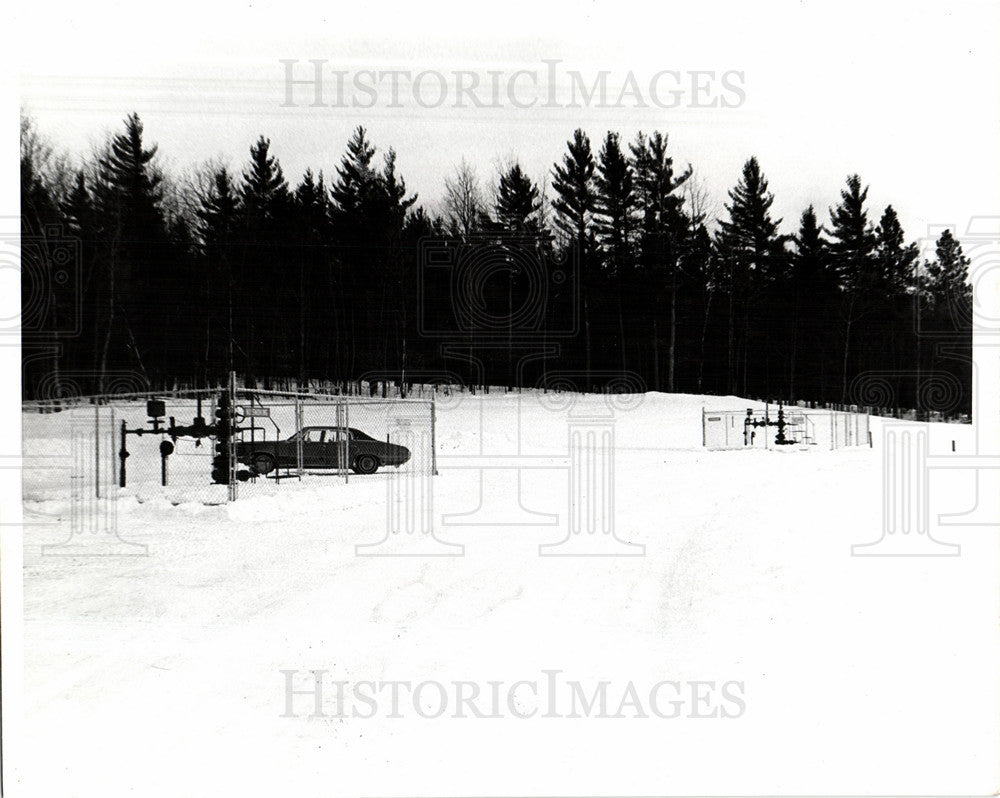 1975 Press Photo Michigan Pigeon River Shell Oil Well - Historic Images