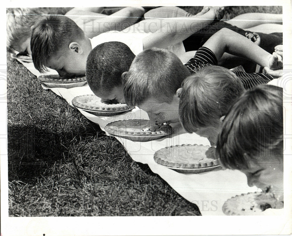 1980 Press Photo pie festival harien blueberry - Historic Images