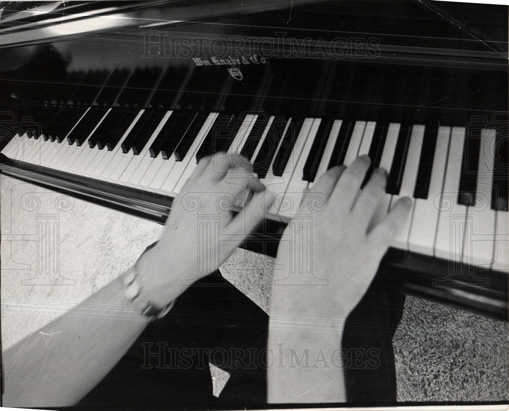 1969 Press Photo Piano musical instrument keyboard - Historic Images