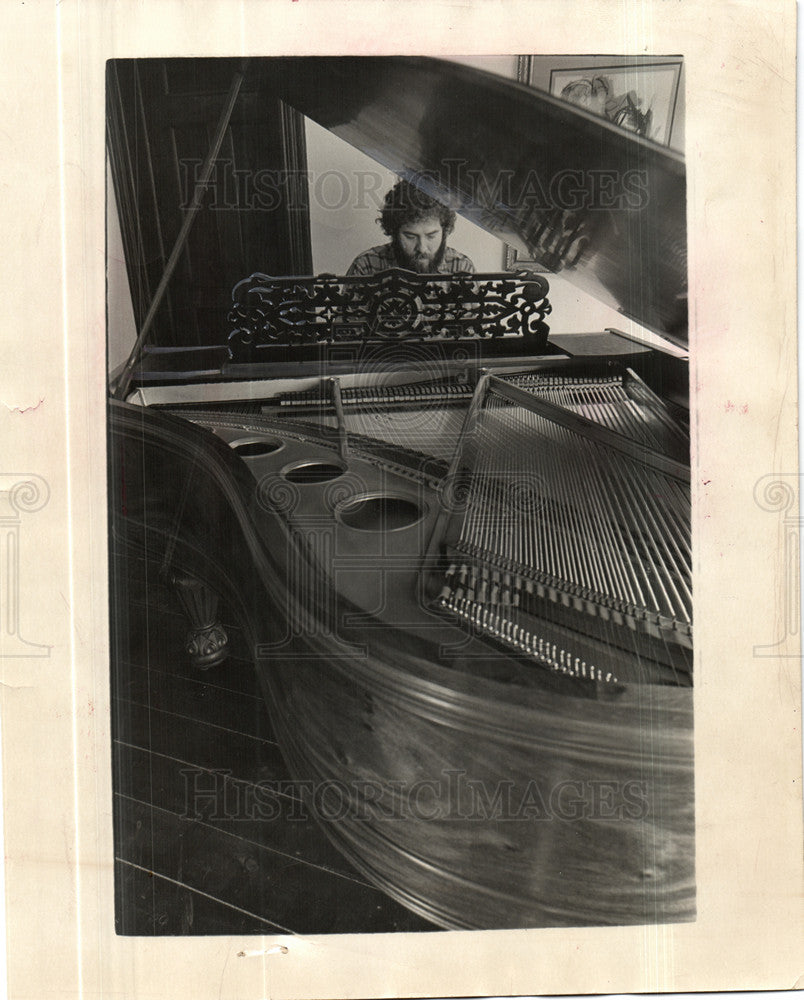 1975 Press Photo Piano musical instrument keyboard - Historic Images