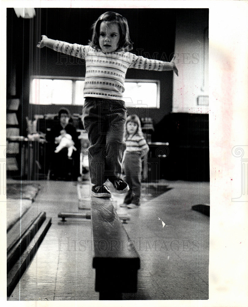 1974 Press Photo Anne Burgin Physical Fitness Child - Historic Images